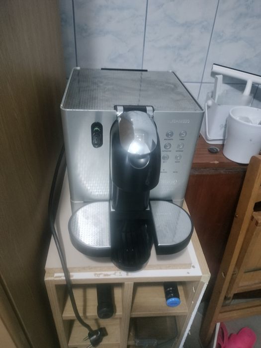 Espressor cafea DeLonghi cu capsule Nespresso