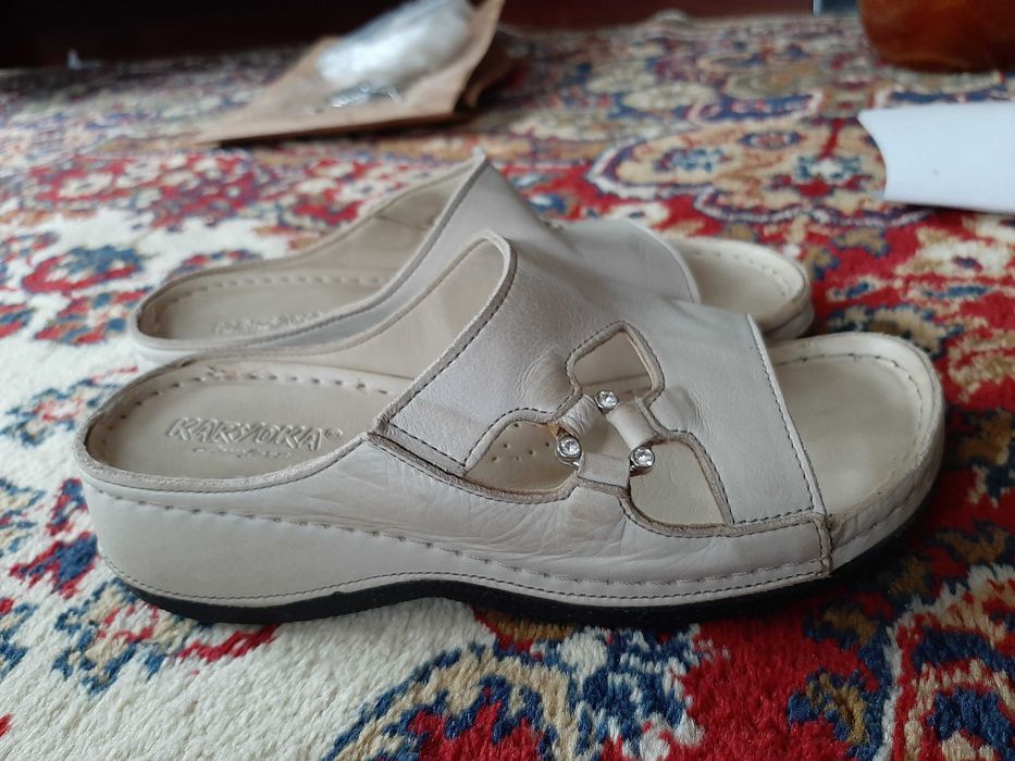 Дамски чехли и обувки, номер 36