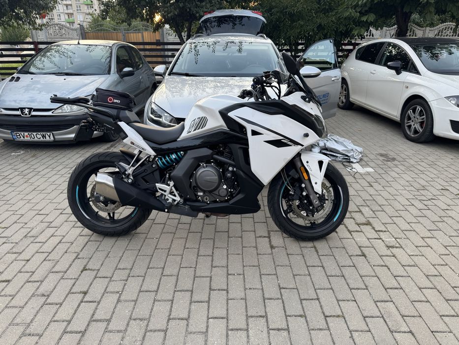 Motocicleta CF MOTO 650GT