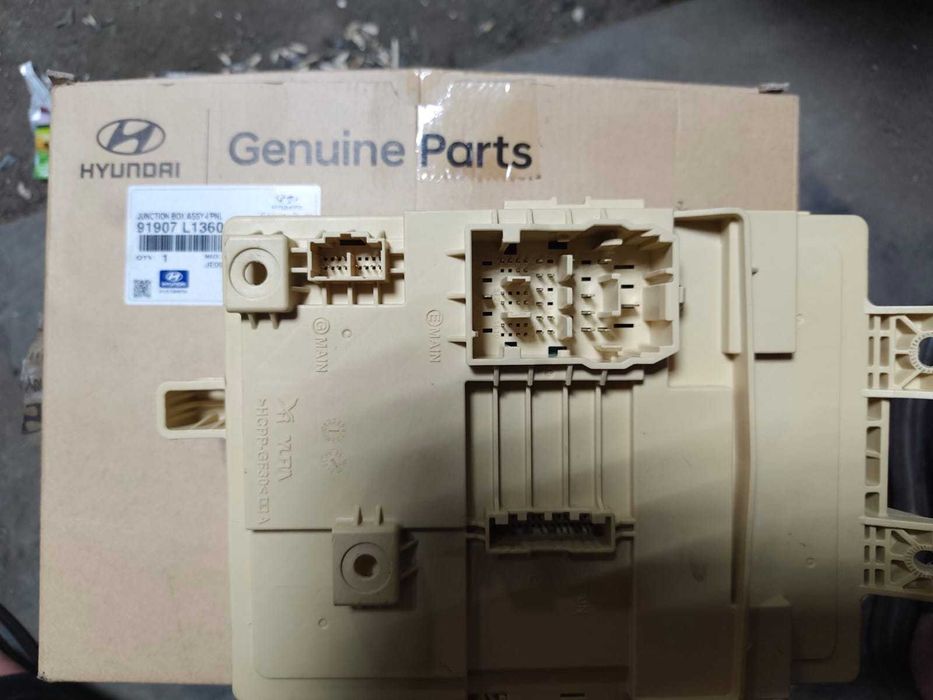 блок предохранителей и реле   91907L1360