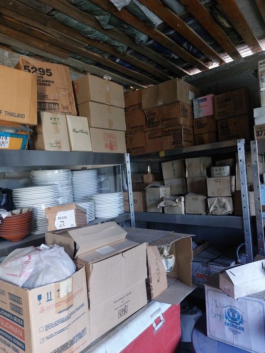 Тарелки, стаканы