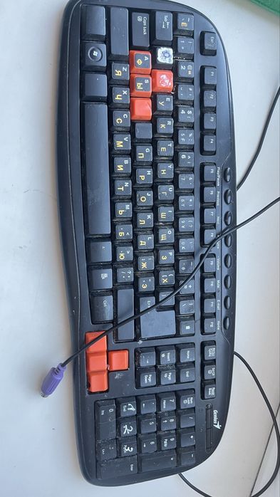 Клавиатура б/у в хорошем состоянии