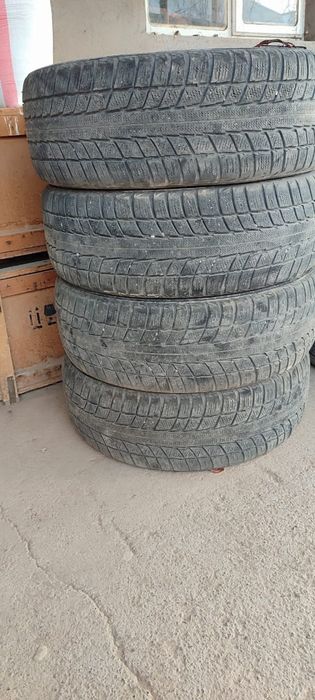 Зимные шины б.у. в хорошем состояни.