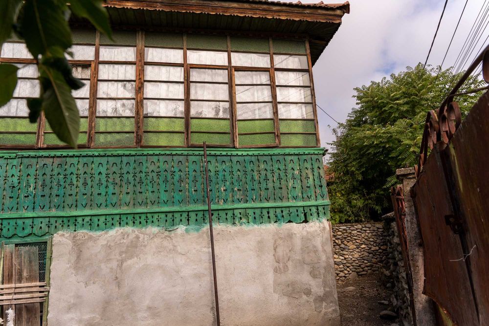 Casa batraneasca de vanzare .