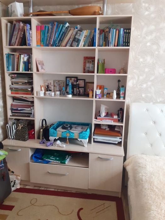 Книжный шкаф