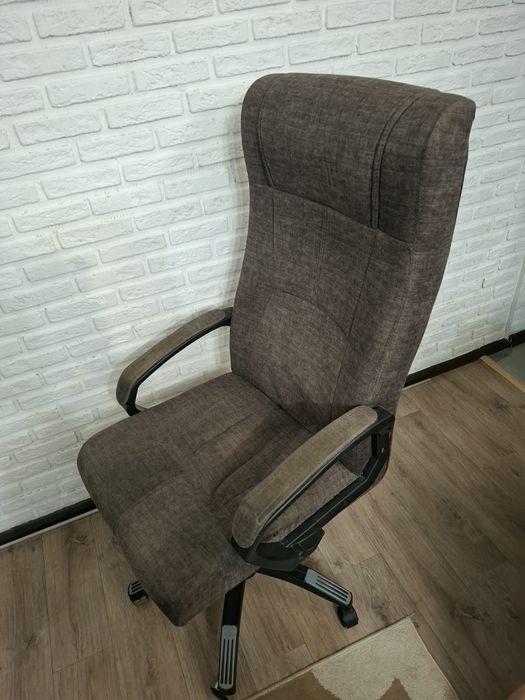 Продам кресло офисное