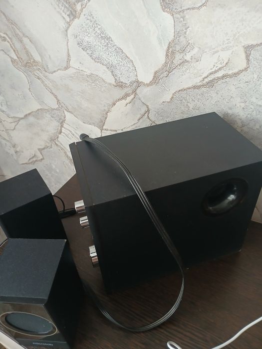 Продается буфер с калонками