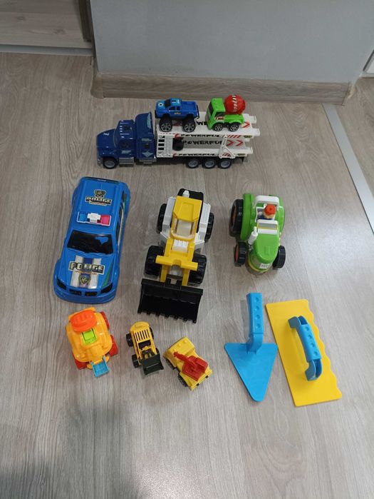 Голям лот от играчки