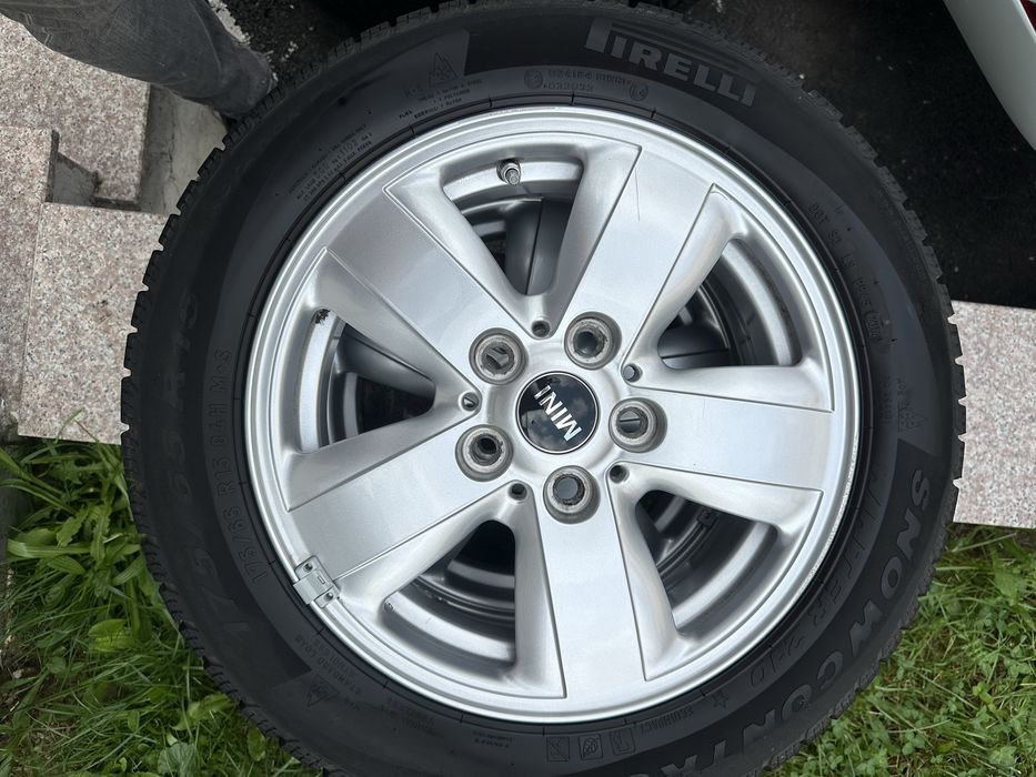 Vand jante cu cauciucuri de iarna mini cooper r 15