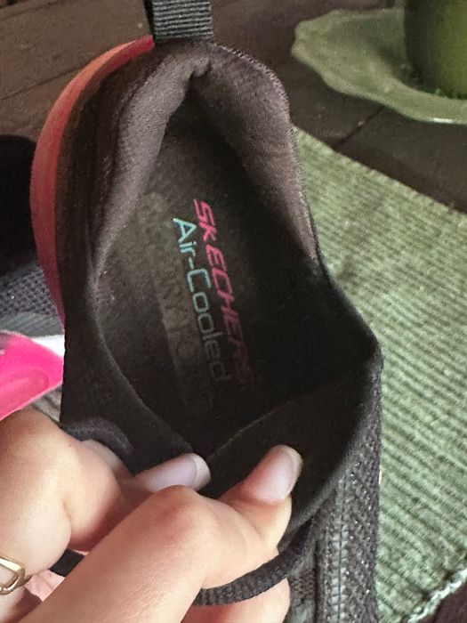 Adidasi skechers dama