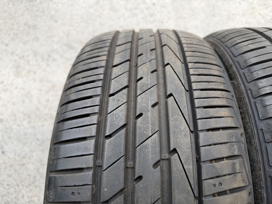 2бр. ОТЛИЧНИ Летни Гуми С Борд 235/50R/19 -HANKOOK- DOT:0922- 7.4мм.