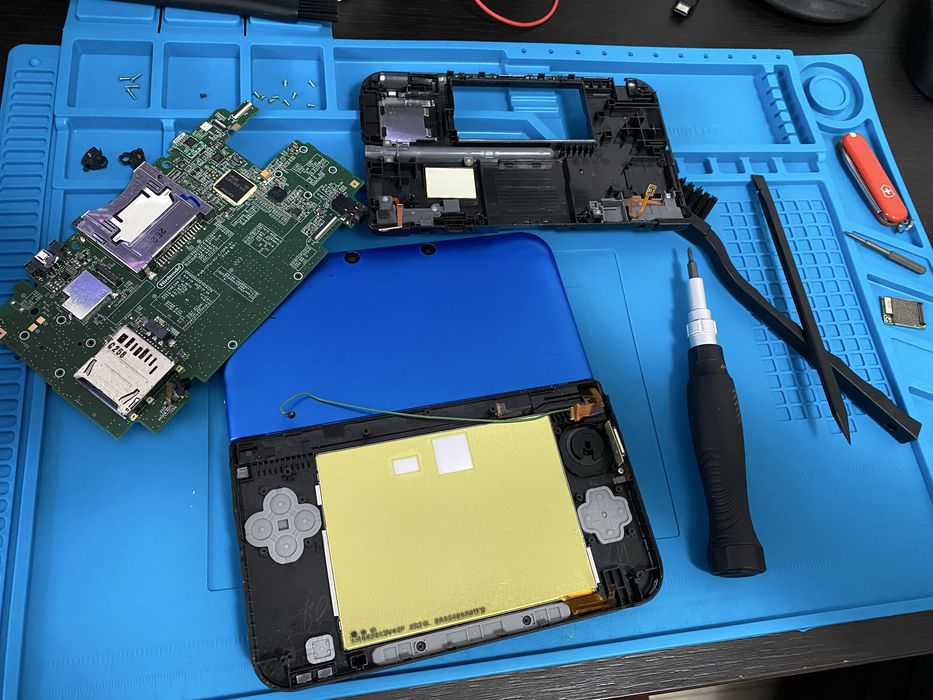 Reparații Controllere PS4/PS5 — Stick Drift, Mentenanță & Alte Defecte