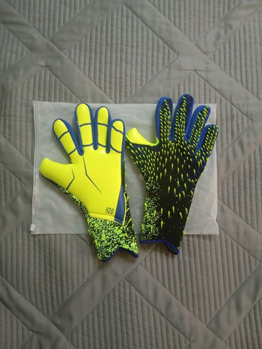 Предатор перчатки М-L размера новые