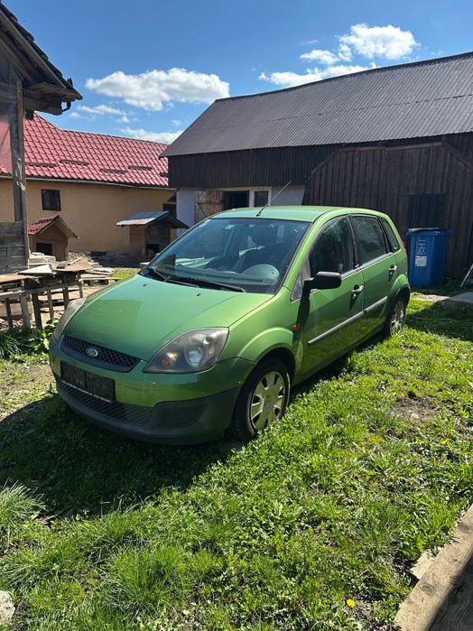 Ford Fiesta 1.3 benzina adusa recent masina personala