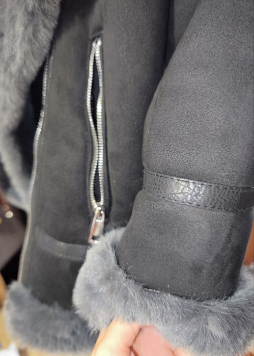 Jachetă de piele întoarsă cu blană pe interior