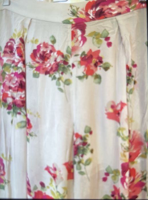 Pantaloni largi   superbi  mărimea  L