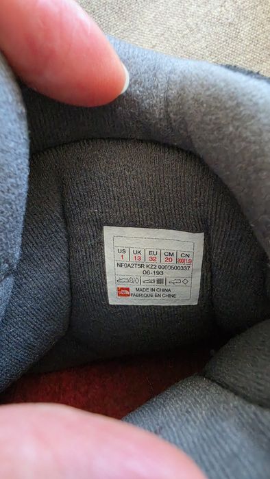 Продам детские ботинки