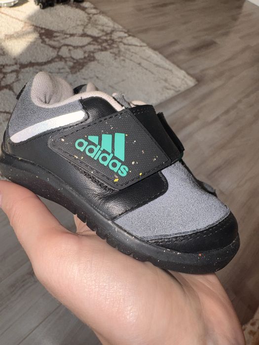 Кроссовки adidas
