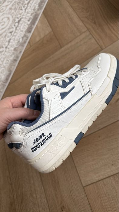 Кроссовки  Xtep 40 размер