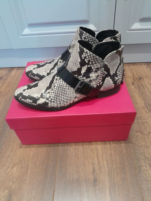 Продам брендовые женские ботинки