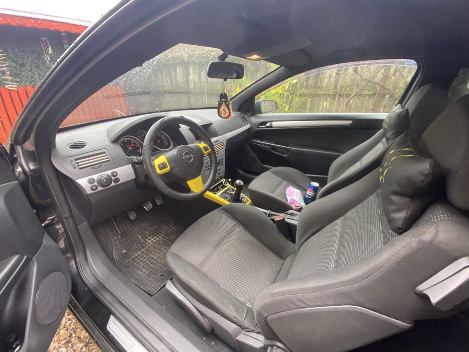 Opel astra h gtc