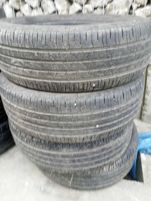 Anvelope de vânzare.