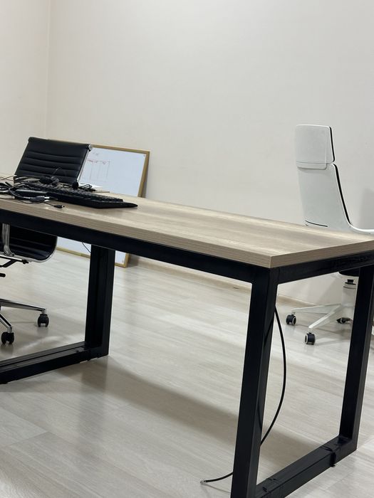 Продается стол в стиле Loft