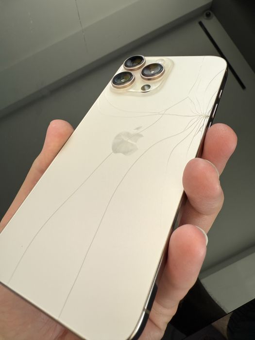 Sotiladi iPhone 16 pro max