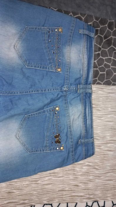 Pantaloni scurti de blugi, marimea 33 (M-L)
