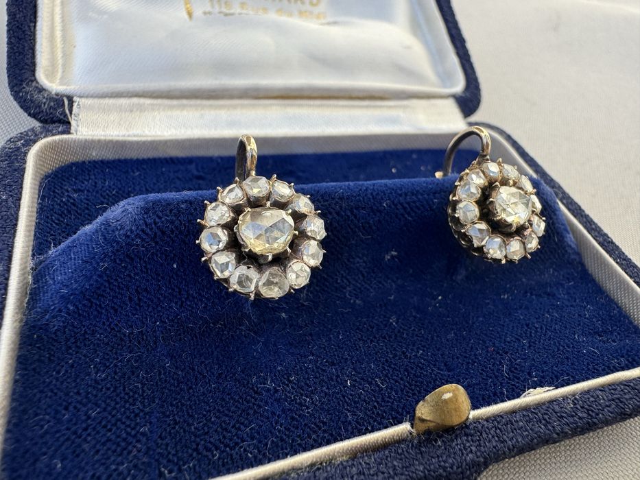 Cercei din aur si diamante rose