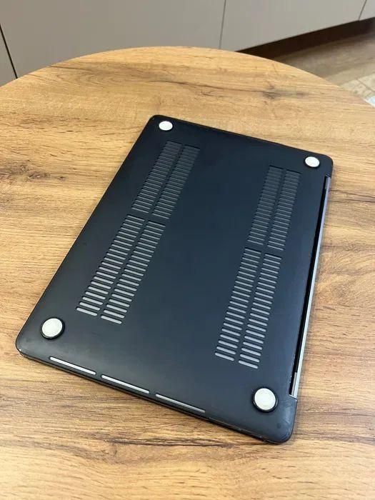 Продам MacBook Pro 13.3" (Intel Core i5 / 8 ГБ / Retina)