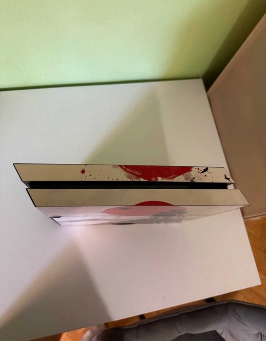 Vand ps4 frumos + cabluri si 1 maneta