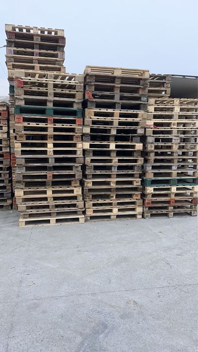 Vand paleti din lemn.