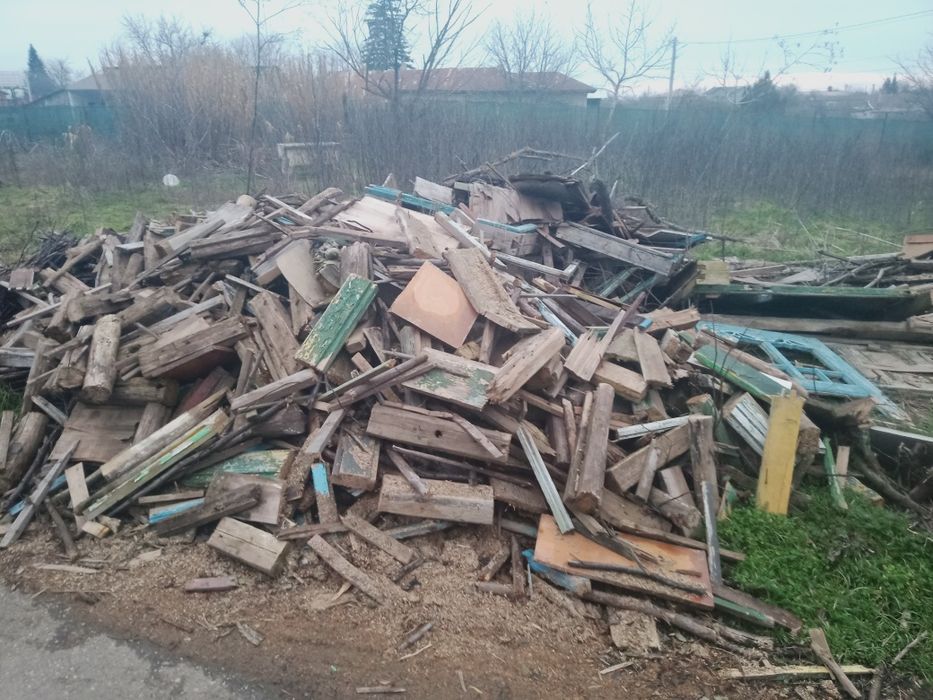 Lemne tăiate uscate pentru foc