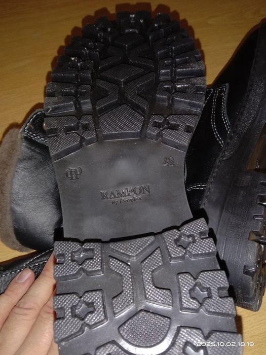 Продам зимние берцы 42 размера