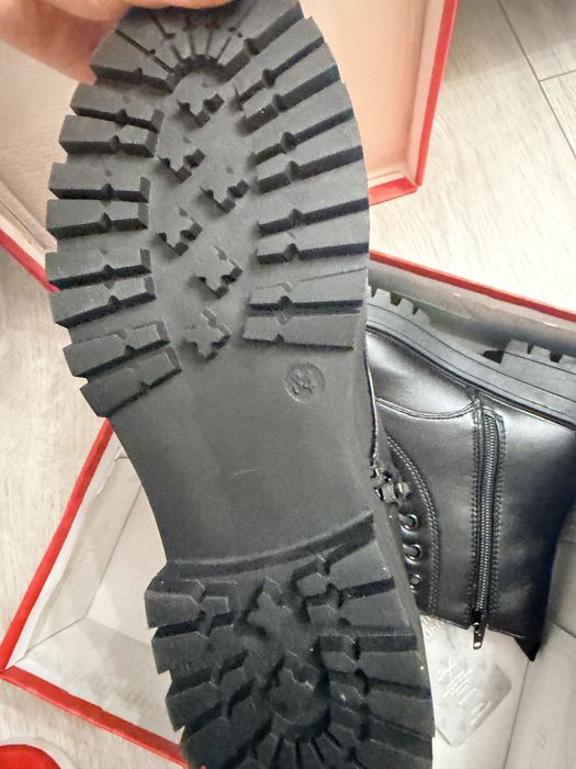 Ghete fete nr 34 noi cu eticheta