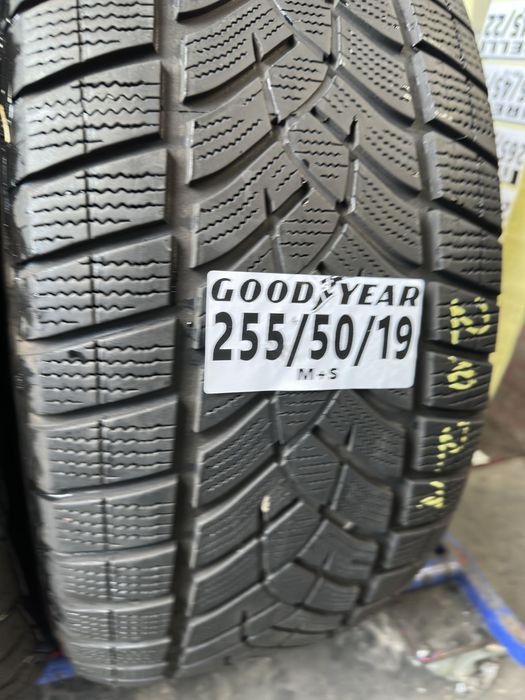 255/50/19 Good Year M+S