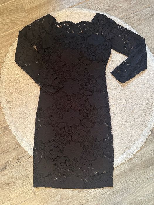 Къса черна рокля