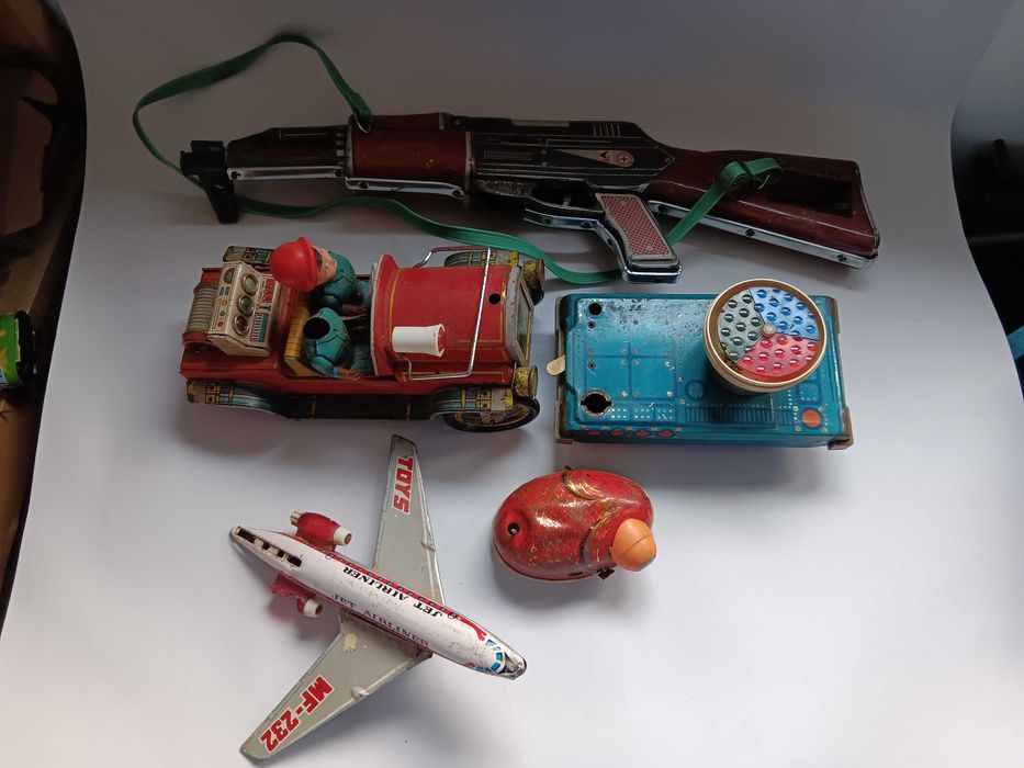 Lot jucarii vechi de colectie china, incomplete, din tabla, Comunism