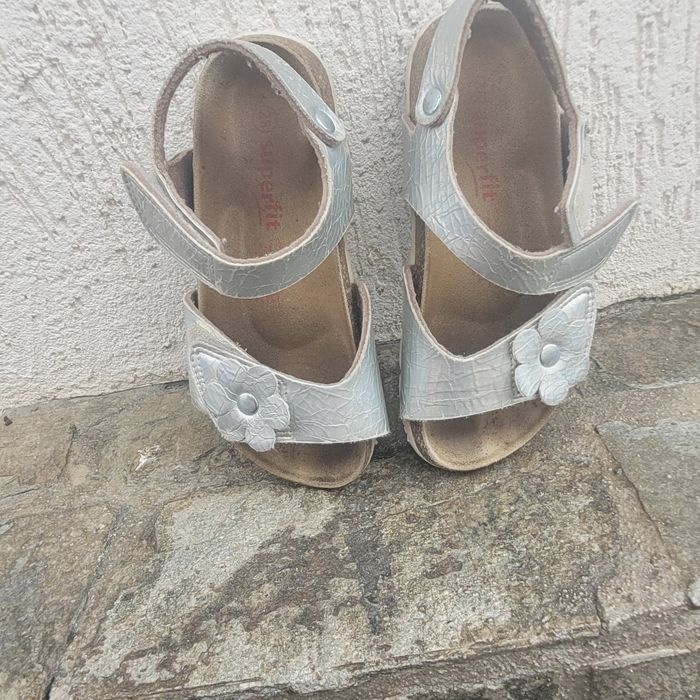 Vând sandale din piele marca Superfit, mărimea 28
