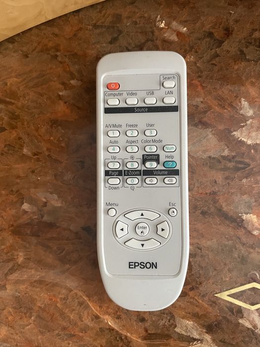 Продаю проектор EPSON EB-85