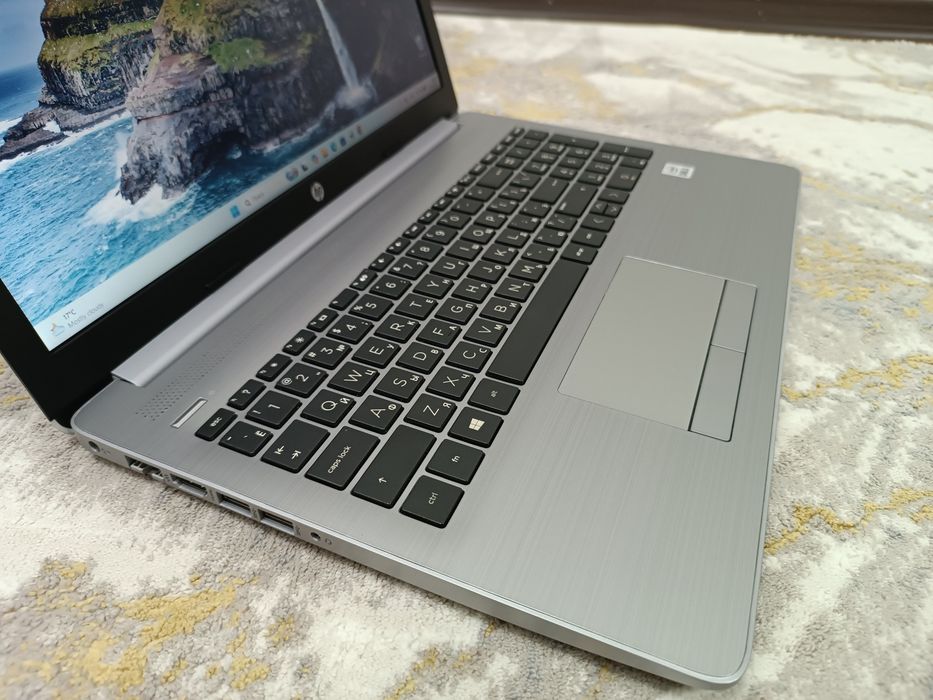 Ноутбук HP i3-10thGen SSD M.2 + Сумка.