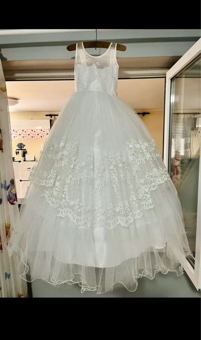 Rochie mireasa mica sau prima impartasanie