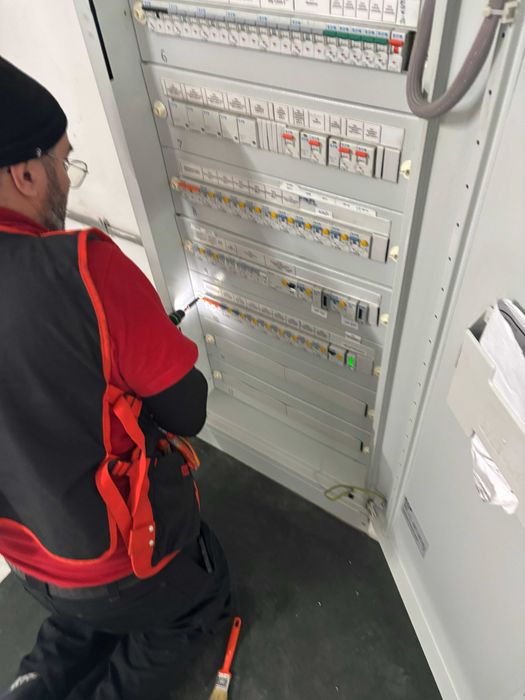 Electrician calificat – case, apartamente, spații comerciale, urgențe