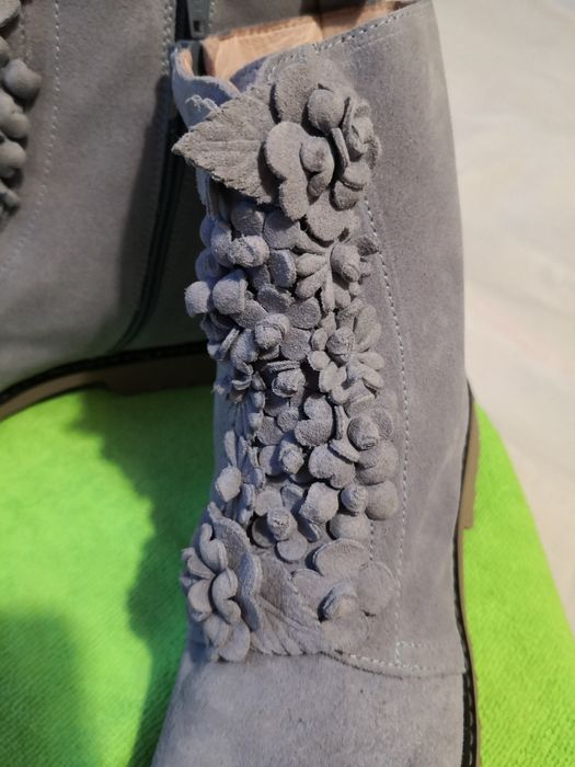 Ботуши естествена кожа с цветя ръчна изработка