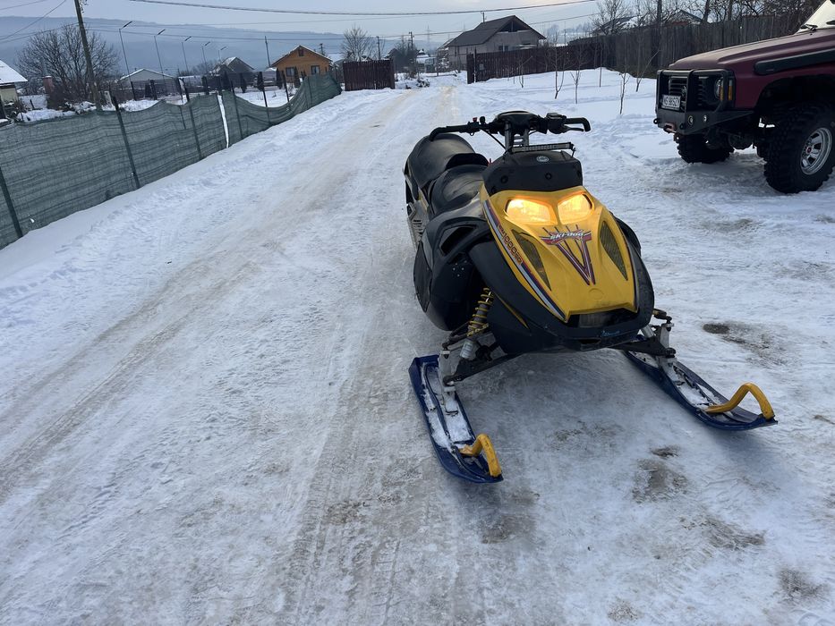 Snowmobil Schi doo  summit motor  rotax 1000 2T.