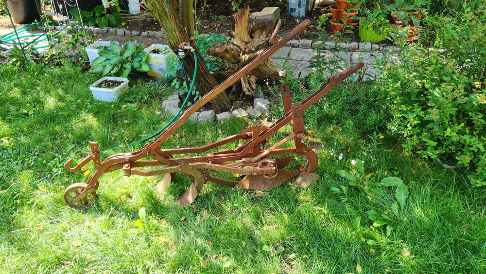 Декоративен градински плуг