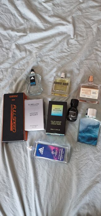 Vand set parfumuri personale
