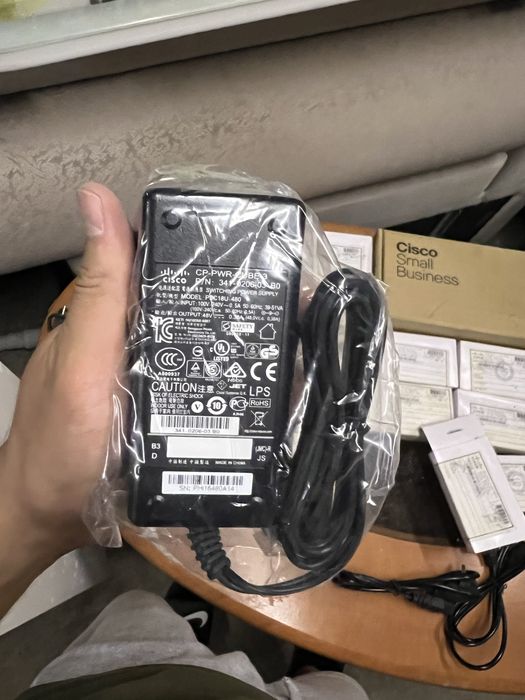 CISCO телефонный адаптер и блоки питания