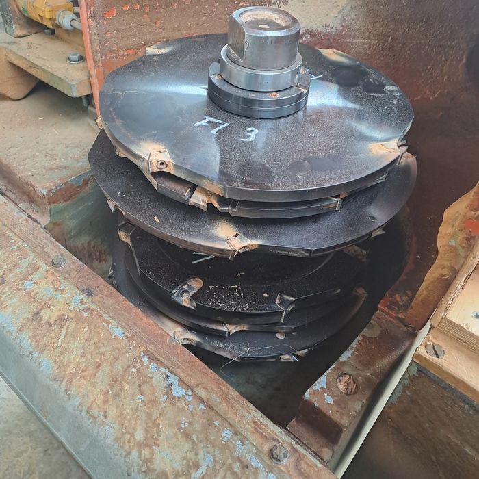 Centru unghiular automat/freză de cepuit uși/ferestre/geamuri termopan